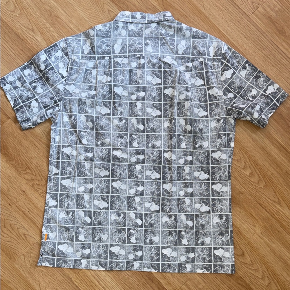 Quicksilver Waterman Gray Floral Patterned Shirt Size Large Vacation Casual - Picture 5 of 5